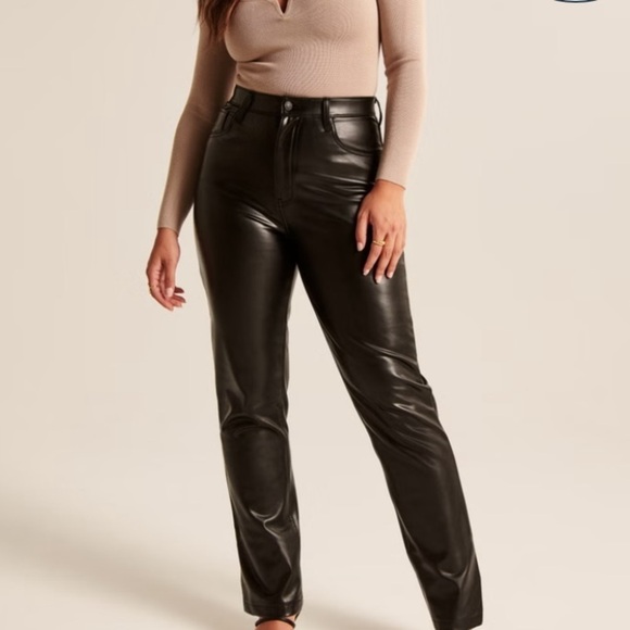 Abercrombie Curve Love Ultra High Rise 90s Straight Faux Leather Jean Size 18 - Picture 1 of 8